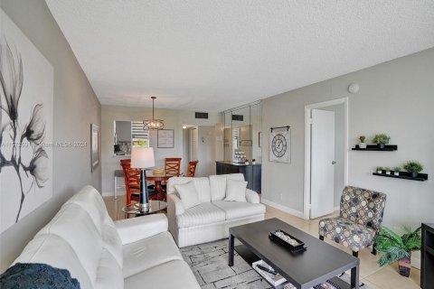 Condo in Lauderhill, Florida, 2 bedrooms  № 1132308 - photo 30