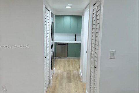 Adosado en venta en Miami, Florida, 3 dormitorios, 139.35 m2 № 1381825 - foto 9