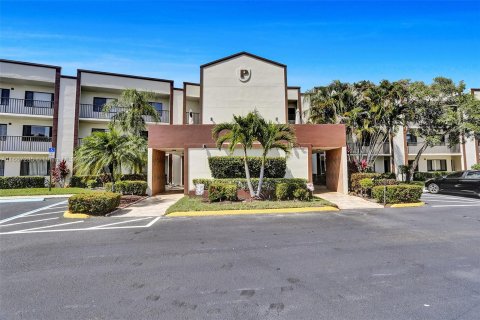 Copropriété à vendre à Tamarac, Floride: 2 chambres, 114.08 m2 № 1381872 - photo 1