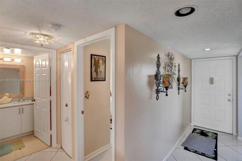 Copropriété à vendre à Tamarac, Floride: 2 chambres, 114.08 m2 № 1381872 - photo 3