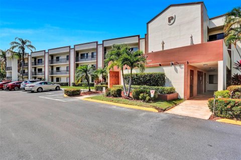 Copropriété à vendre à Tamarac, Floride: 2 chambres, 114.08 m2 № 1381872 - photo 2