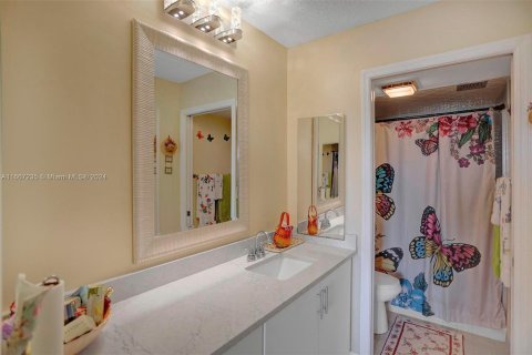 Condo in Tamarac, Florida, 2 bedrooms  № 1381872 - photo 11