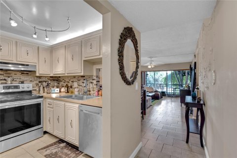 Condo in Plantation, Florida, 2 bedrooms  № 1381824 - photo 6