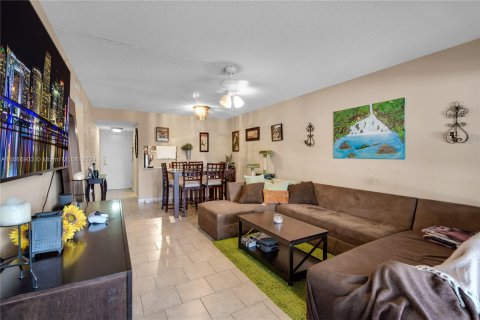 Condominio en venta en Plantation, Florida, 2 dormitorios, 91.97 m2 № 1381824 - foto 11