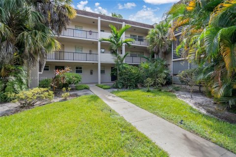 Condo in Plantation, Florida, 2 bedrooms  № 1381824 - photo 22