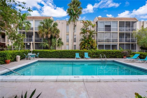 Condo in Plantation, Florida, 2 bedrooms  № 1381824 - photo 21