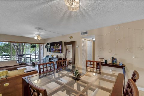 Condo in Plantation, Florida, 2 bedrooms  № 1381824 - photo 13