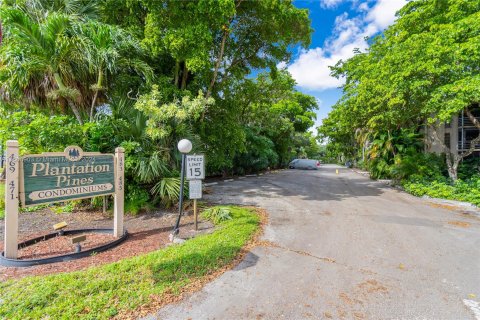 Condo in Plantation, Florida, 2 bedrooms  № 1381824 - photo 3