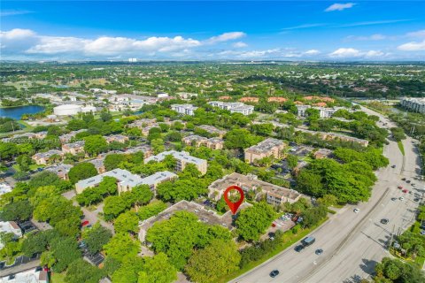 Condo in Plantation, Florida, 2 bedrooms  № 1381824 - photo 24