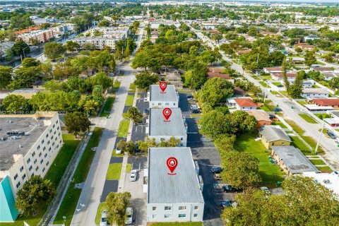Commercial property in Opa-locka, Florida № 995629 - photo 7