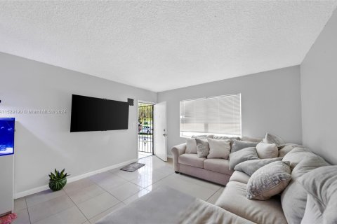 Купить коммерческую недвижимость в Опа-Локка, Флорида № 995629 - фото 16