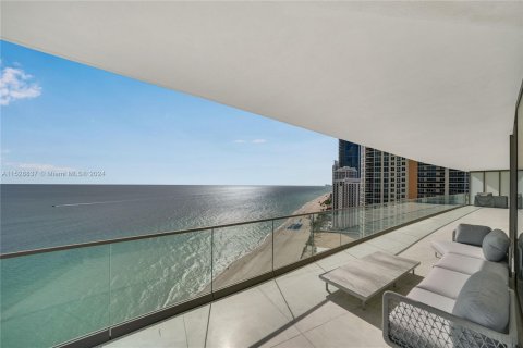 Condominio en venta en Sunny Isles Beach, Florida, 4 dormitorios, 293.29 m2 № 995581 - foto 3