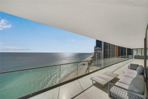 Condo in Sunny Isles Beach, Florida, 4 bedrooms  № 995581 - photo 14