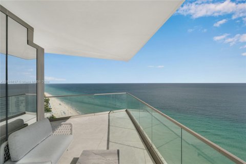 Condominio en venta en Sunny Isles Beach, Florida, 4 dormitorios, 293.29 m2 № 995581 - foto 2