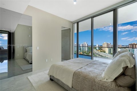 Condo in Sunny Isles Beach, Florida, 4 bedrooms  № 995581 - photo 10