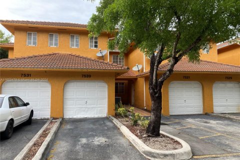 Copropriété à louer à Hialeah, Floride: 3 chambres, 123.56 m2 № 1348198 - photo 1