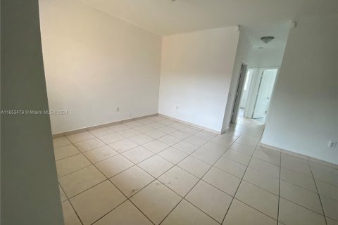 Copropriété à louer à Hialeah, Floride: 3 chambres, 123.56 m2 № 1348198 - photo 4