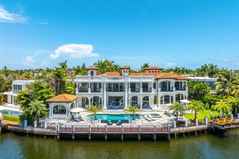 Villa ou maison à louer à Golden Beach, Floride: 8 chambres, 776.01 m2 № 1347781 - photo 1