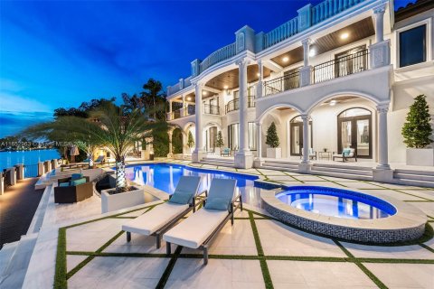 Villa ou maison à louer à Golden Beach, Floride: 8 chambres, 776.01 m2 № 1347781 - photo 6