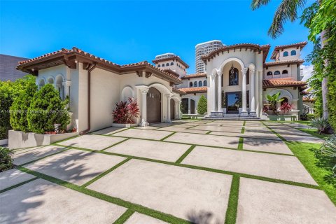 Villa ou maison à louer à Golden Beach, Floride: 8 chambres, 776.01 m2 № 1347781 - photo 9