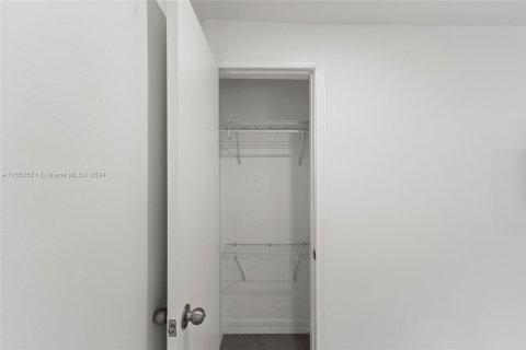 Apartamento en alquiler en Miami, Florida, 1 dormitorio, 286.32 m2 № 1348269 - foto 12