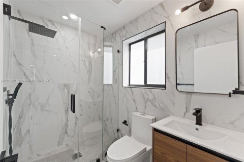 Apartamento en alquiler en Miami, Florida, 1 dormitorio, 286.32 m2 № 1348269 - foto 11