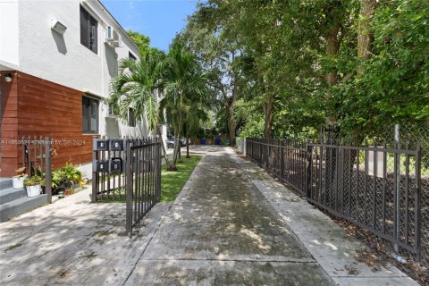 Apartamento en alquiler en Miami, Florida, 1 dormitorio, 286.32 m2 № 1348269 - foto 3