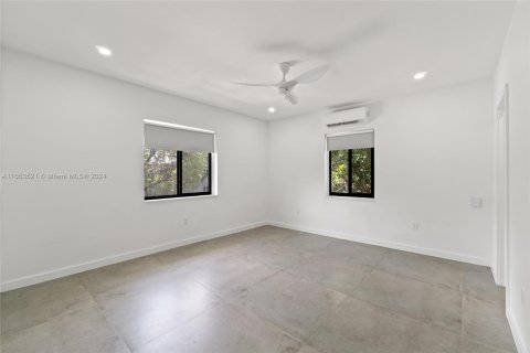 Apartamento en alquiler en Miami, Florida, 1 dormitorio, 286.32 m2 № 1348269 - foto 13