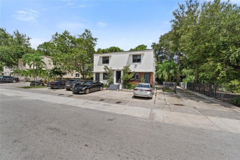 Apartamento en alquiler en Miami, Florida, 1 dormitorio, 286.32 m2 № 1348269 - foto 2