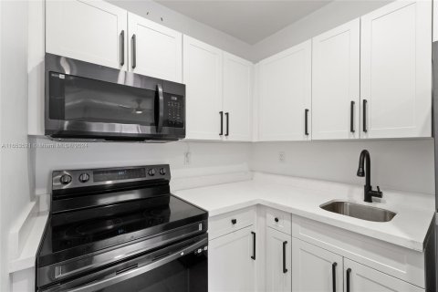 Apartamento en alquiler en Miami, Florida, 1 dormitorio, 286.32 m2 № 1348269 - foto 10