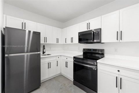 Apartamento en alquiler en Miami, Florida, 1 dormitorio, 286.32 m2 № 1348269 - foto 15