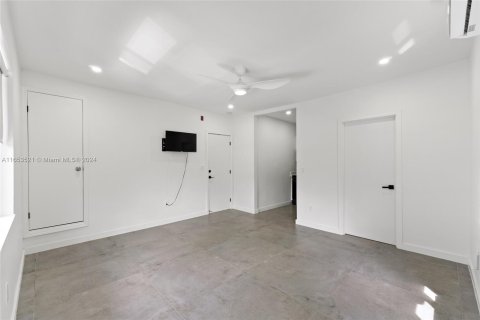 Apartamento en alquiler en Miami, Florida, 1 dormitorio, 286.32 m2 № 1348269 - foto 8