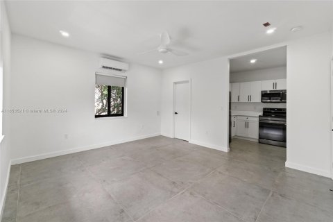 Apartamento en alquiler en Miami, Florida, 1 dormitorio, 286.32 m2 № 1348269 - foto 14