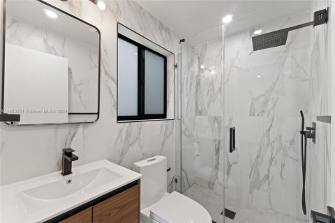 Apartamento en alquiler en Miami, Florida, 1 dormitorio, 286.32 m2 № 1348269 - foto 17