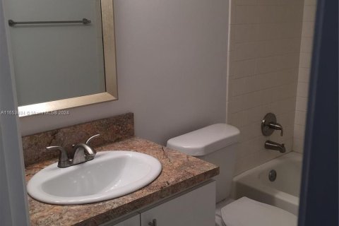 Condo in Pembroke Pines, Florida, 1 bedroom  № 1348199 - photo 12