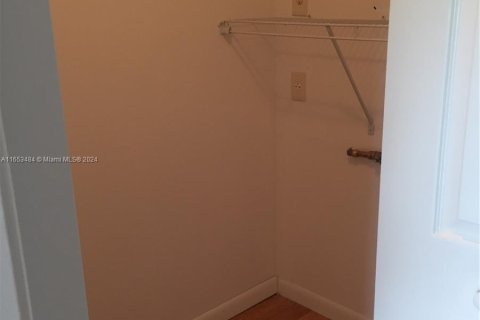 Condo in Pembroke Pines, Florida, 1 bedroom  № 1348199 - photo 24