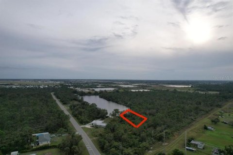 Terreno en venta en Punta Gorda, Florida № 1255393 - foto 3