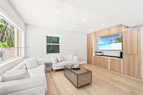 Casa en venta en Miami Beach, Florida, 4 dormitorios, 265.7 m2 № 1291845 - foto 13