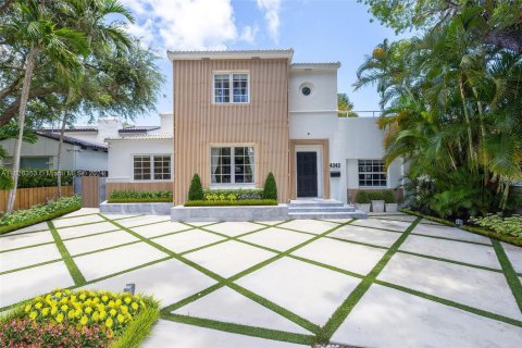 Villa ou maison à vendre à Miami Beach, Floride: 4 chambres, 265.7 m2 № 1291845 - photo 1