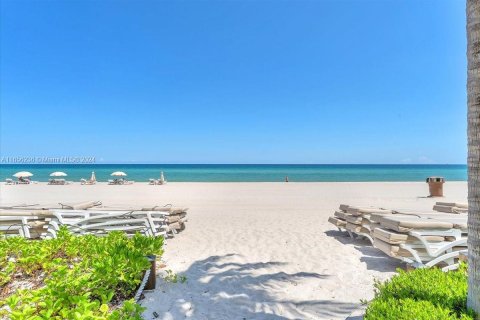 Copropriété à vendre à Sunny Isles Beach, Floride: 4 chambres, 249.16 m2 № 1355500 - photo 4