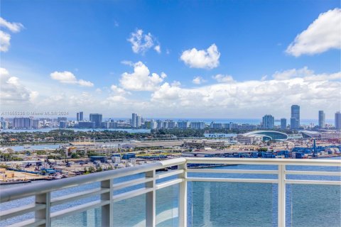 Condo in Miami, Florida, 4 bedrooms  № 1355316 - photo 20