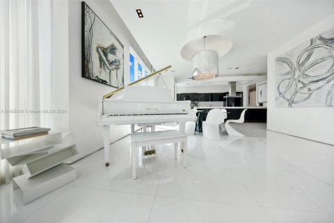 Condominio en venta en Miami, Florida, 4 dormitorios, 315.68 m2 № 1355316 - foto 13