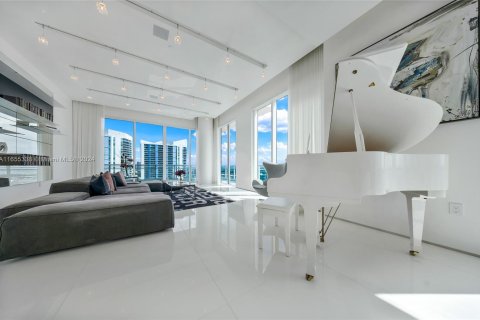 Condo in Miami, Florida, 4 bedrooms  № 1355316 - photo 8