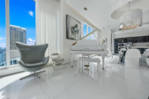 Condominio en venta en Miami, Florida, 4 dormitorios, 315.68 m2 № 1355316 - foto 11