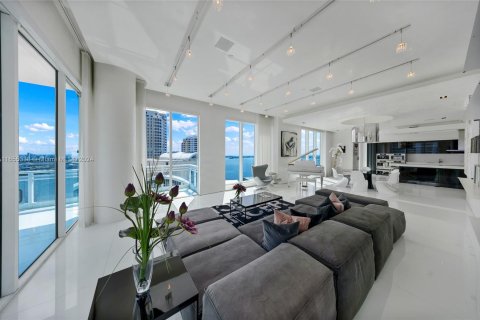 Condo in Miami, Florida, 4 bedrooms  № 1355316 - photo 6