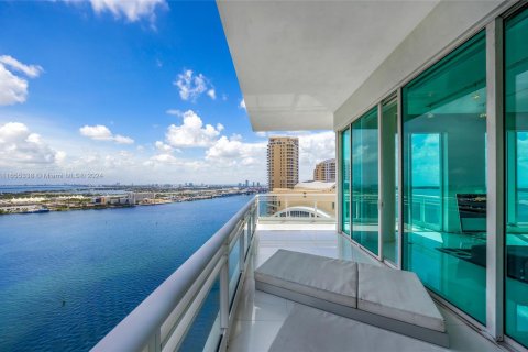 Condo in Miami, Florida, 4 bedrooms  № 1355316 - photo 16