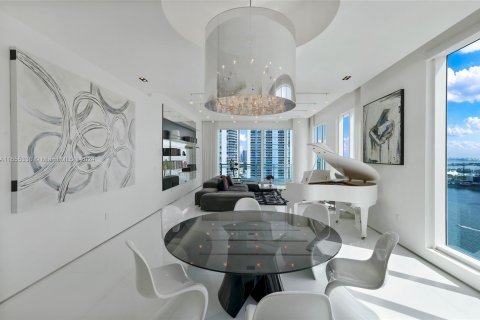 Condominio en venta en Miami, Florida, 4 dormitorios, 315.68 m2 № 1355316 - foto 2