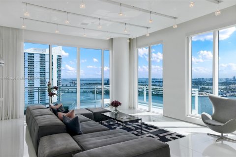 Condo in Miami, Florida, 4 bedrooms  № 1355316 - photo 5