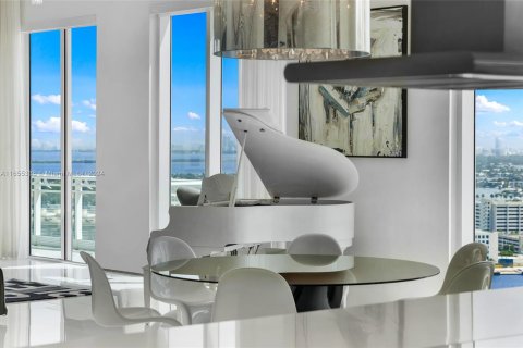 Condominio en venta en Miami, Florida, 4 dormitorios, 315.68 m2 № 1355316 - foto 24