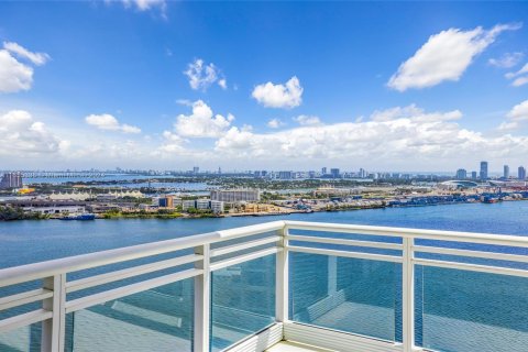 Condominio en venta en Miami, Florida, 4 dormitorios, 315.68 m2 № 1355316 - foto 14